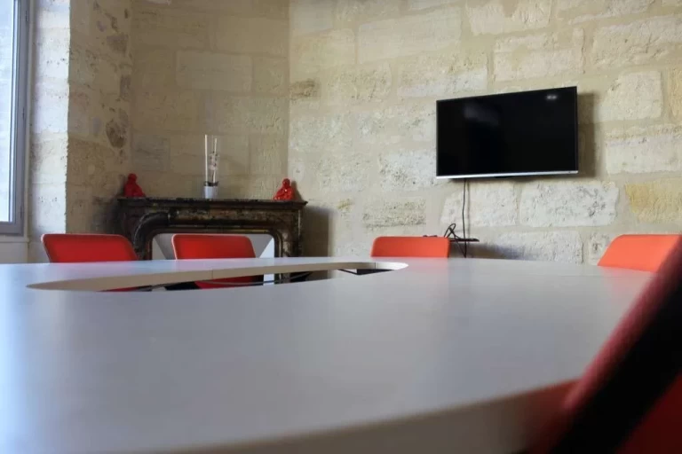 Salle de réunion  idéal pour votre activité professionnelle à Bordeaux