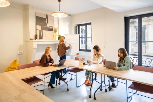 Salle de réunion  idéal pour votre activité professionnelle à Bordeaux