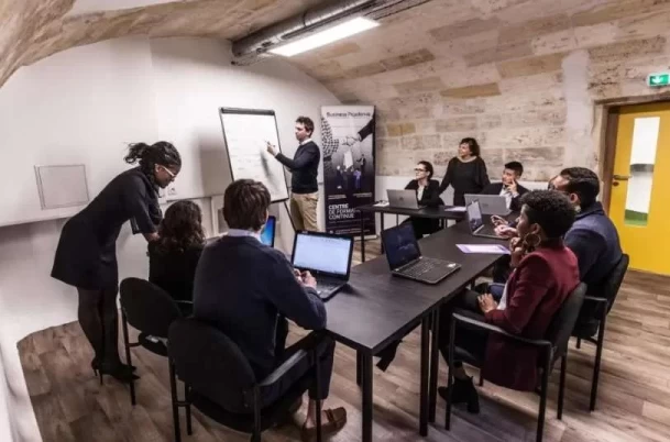 Salle de réunion  idéal pour votre activité professionnelle à Bordeaux