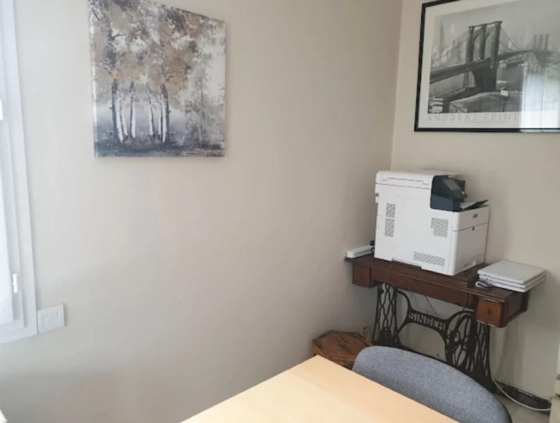 Bureau fermé  idéal pour votre activité professionnelle à Brignoles