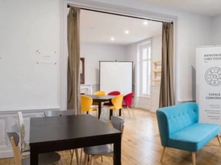 Bureau fermé  idéal pour votre activité professionnelle à Brignoles