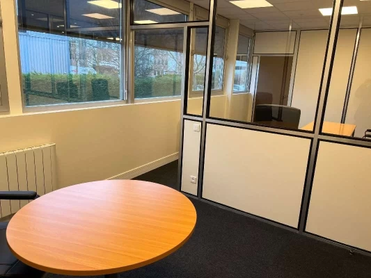 Bureau fermé  idéal pour votre activité professionnelle à Buc