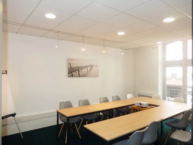 Salle de réunion  idéal pour votre activité professionnelle à Dax