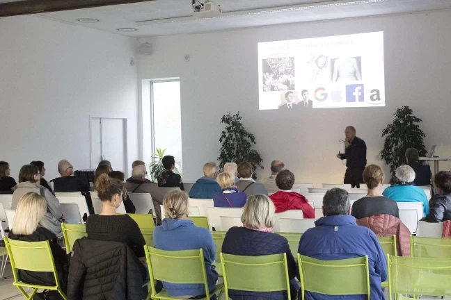 Salle de réunion  idéal pour votre activité professionnelle à Dunkerque