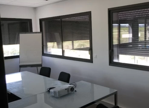 Bureau fermé  idéal pour votre activité professionnelle à Éguilles