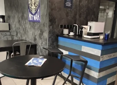 Bureau fermé  idéal pour votre activité professionnelle à Éguilles