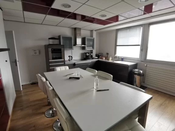 Bureau fermé  idéal pour votre activité professionnelle à Évry-Courcouronnes