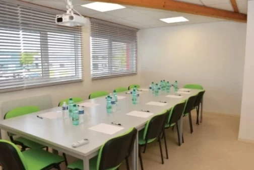 Salle de réunion  idéal pour votre activité professionnelle à Fondettes