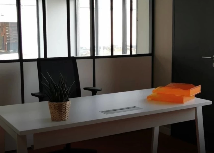 Bureau fermé  idéal pour votre activité professionnelle à Bailleul