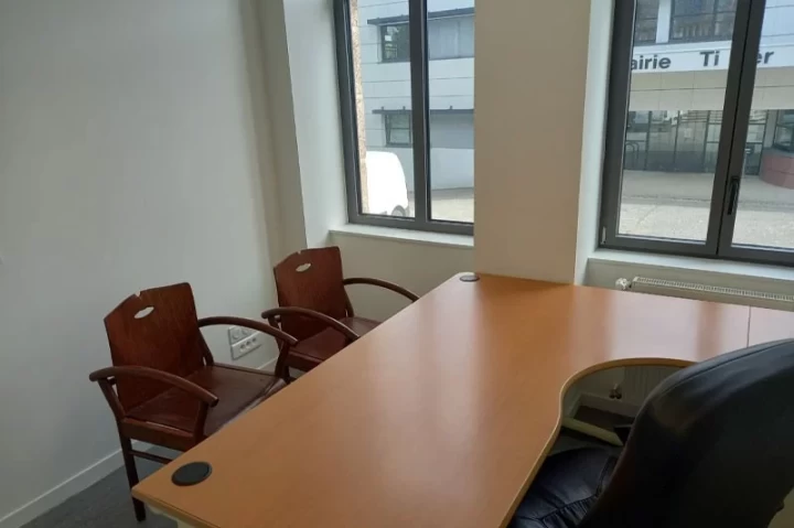 Bureau fermé  idéal pour votre activité professionnelle à Le Faou