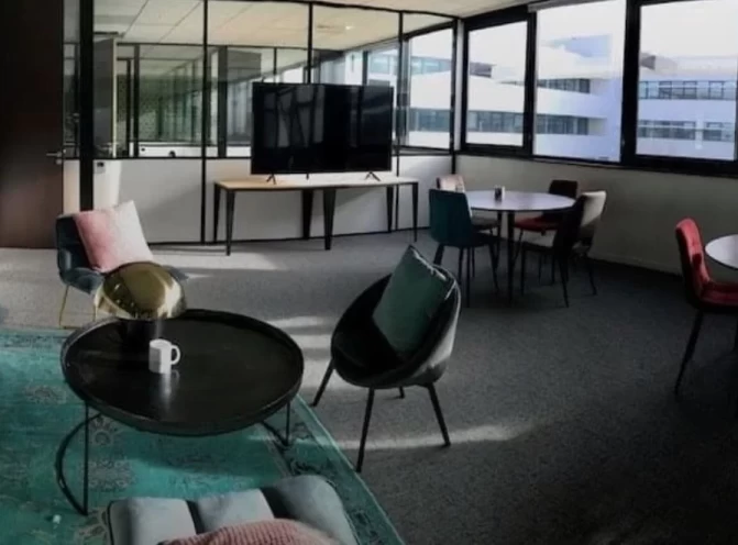 Plateau privé  idéal pour votre activité professionnelle à Le Haillan
