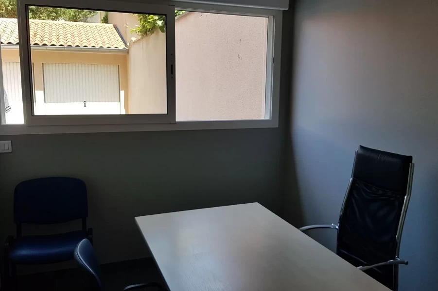 Bureau fermé  idéal pour votre activité professionnelle à Montrond-les-Bains
