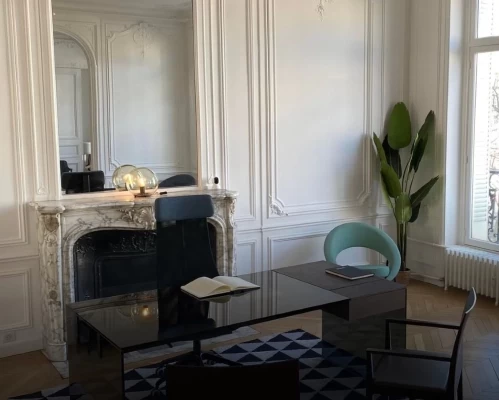 Salle de réunion  idéal pour votre activité professionnelle à Neuilly-sur-Seine