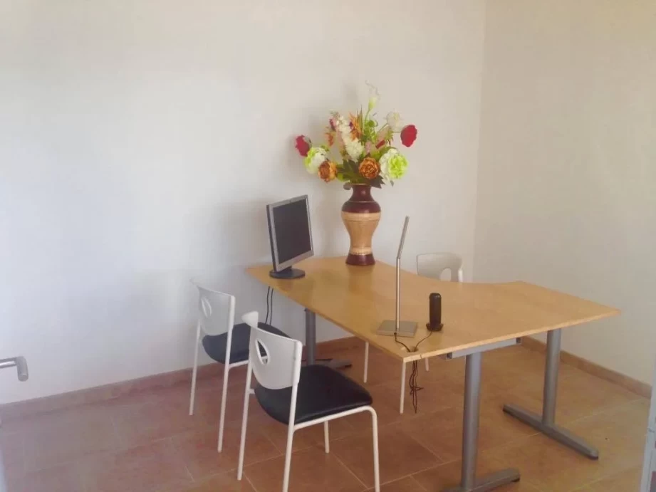 Bureau fermé  idéal pour votre activité professionnelle à Nîmes