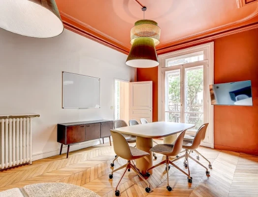 Plateau privé  idéal pour votre activité professionnelle à Paris 10e Arrondissement