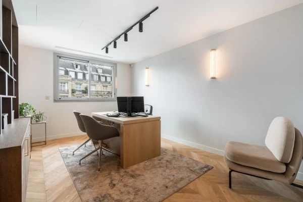 Bureau fermé  idéal pour votre activité professionnelle à Paris 16e Arrondissement