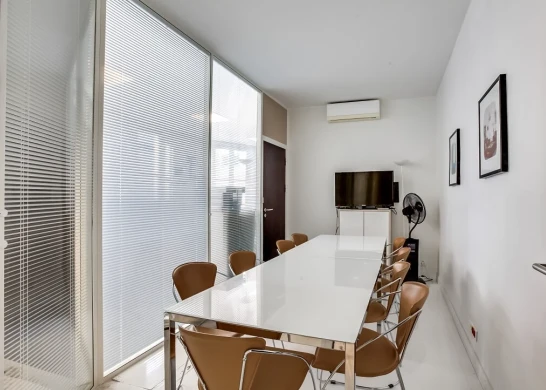 Bureau fermé  idéal pour votre activité professionnelle à Paris 8e Arrondissement