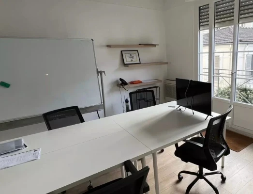 Bureau fermé  idéal pour votre activité professionnelle à Paris