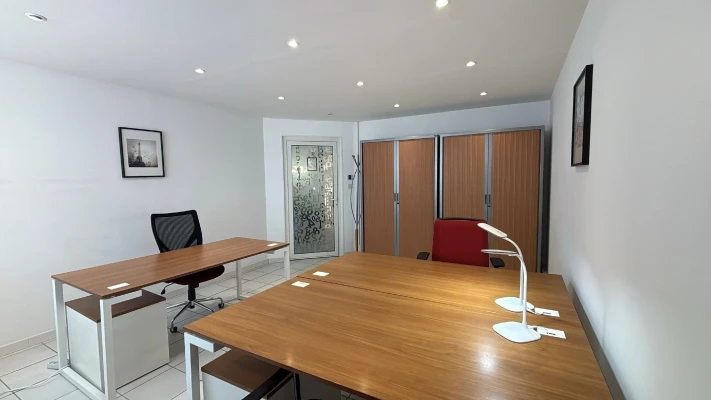 Bureau fermé  idéal pour votre activité professionnelle à Puget-sur-Argens