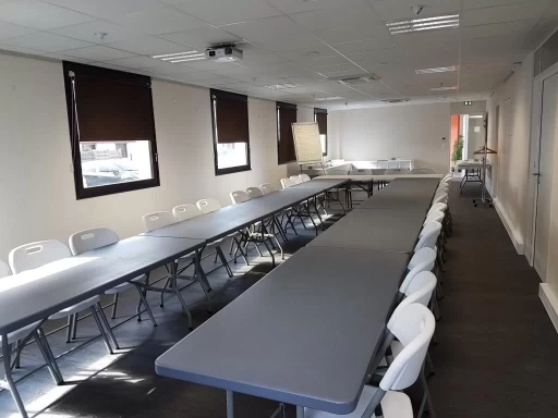 Salle de réunion  idéal pour votre activité professionnelle à Saint-Avertin
