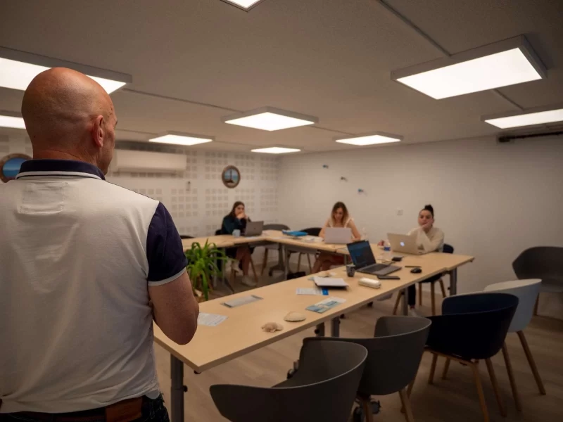 Salle de réunion  idéal pour votre activité professionnelle à Saint-Brieuc