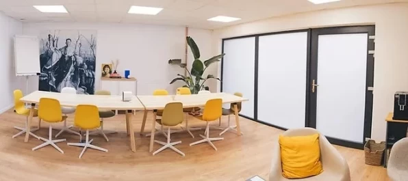 Salle de réunion  idéal pour votre activité professionnelle à Saint-Étienne