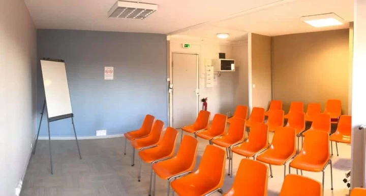 Salle de réunion  idéal pour votre activité professionnelle à Saint-Étienne