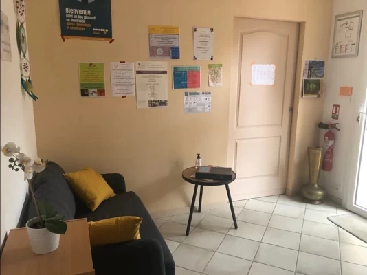 Bureau fermé  idéal pour votre activité professionnelle à Saint-Maximin-la-Sainte-Baume