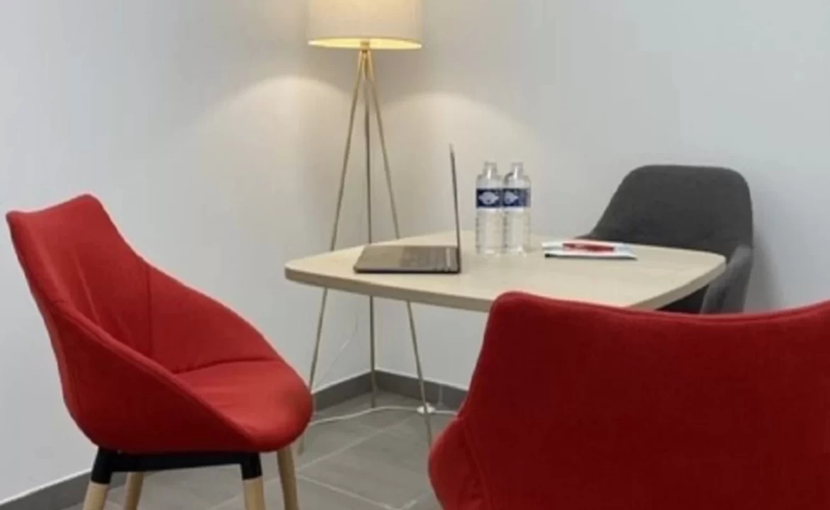 Bureau fermé  idéal pour votre activité professionnelle à Saint-Maxire