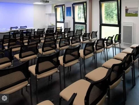 Salle de réunion  idéal pour votre activité professionnelle à Saint-Nazaire