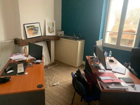 Bureau fermé  idéal pour votre activité professionnelle à Saint-Selve