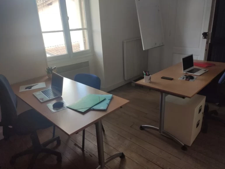 Bureau fermé  idéal pour votre activité professionnelle à Saint-Selve