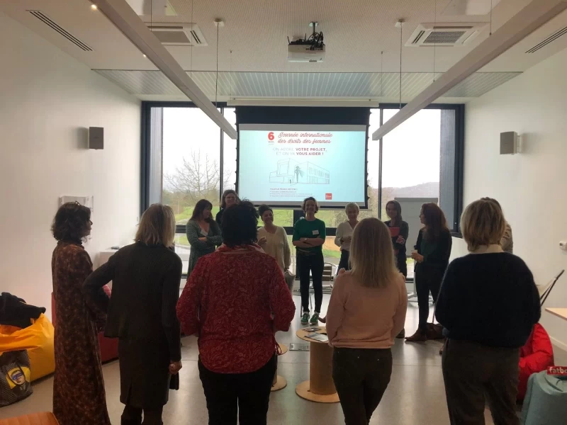 Salle de réunion  idéal pour votre activité professionnelle à Sauveterre-de-Béarn