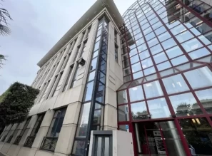 Bureau fermé  idéal pour votre activité professionnelle à Sèvres
