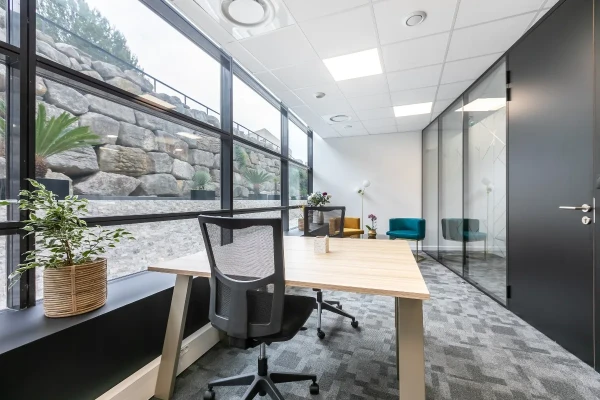 Bureau fermé  idéal pour votre activité professionnelle à Valbonne
