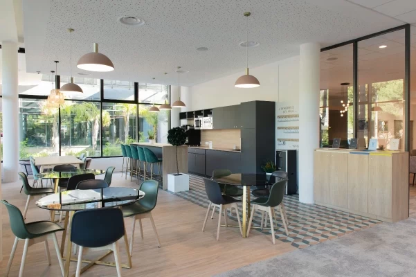 Bureau fermé  idéal pour votre activité professionnelle à Valbonne