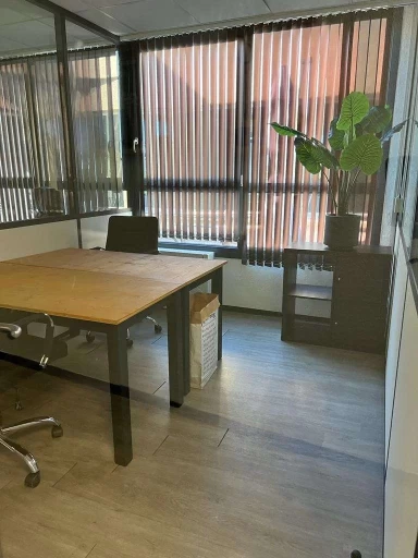 Bureau fermé  idéal pour votre activité professionnelle à Villeneuve-Loubet